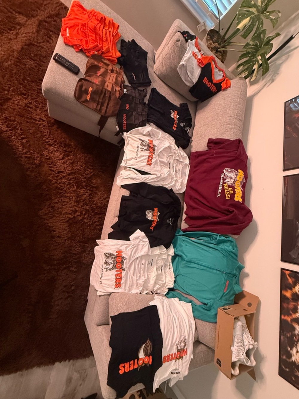 Hooters Uniform Bundle - Picture 2 of 7